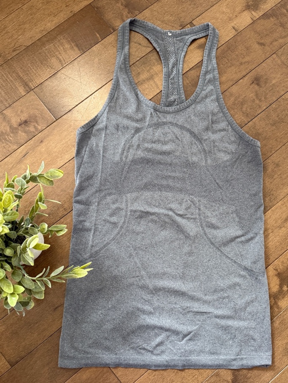 Lululemon swiftly tank sz 6